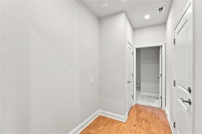 Building Photo - 406 Riverclub Rd