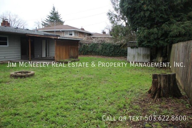 Building Photo - One Level Home in NE Portland's Russell Ne...