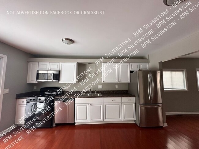 Building Photo - 3113 Emmons Ave