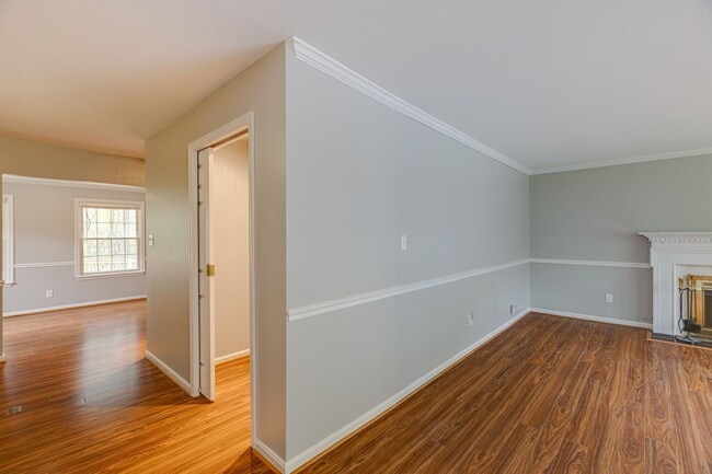 Building Photo - 3303 Spring Lake Ct