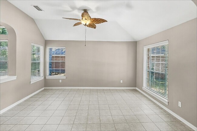 Building Photo - 5 Paddock Pines Pl