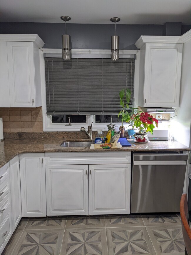 Primary Photo - 24 E Figurea Ave