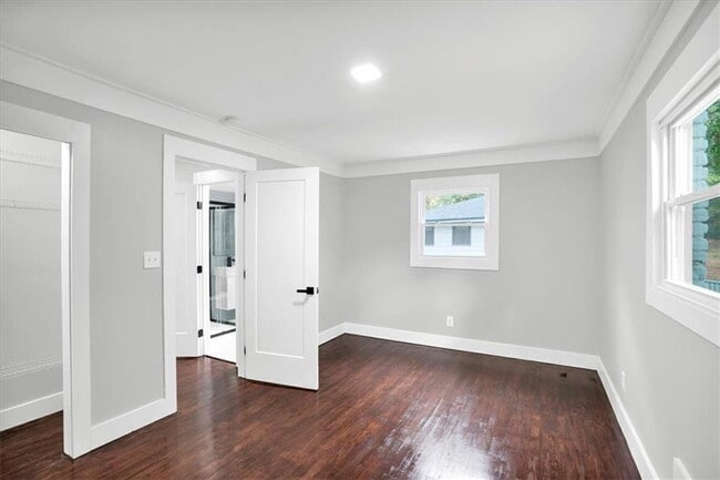 Building Photo - 2271 Cresta Dr