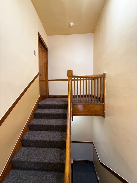 Landing - 5043 W Argyle St
