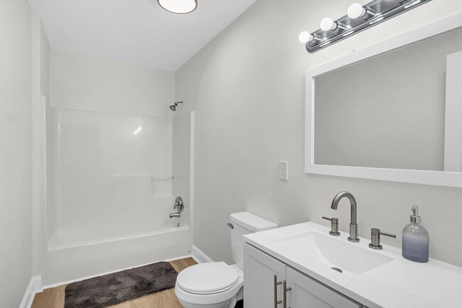 Building Photo - Beautiful 3/2 located in Central Mount Pleasant!