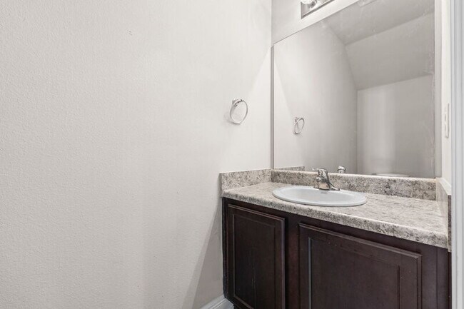 Building Photo - 5768 Callaway Cir