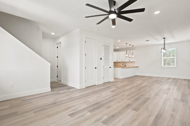 Building Photo - 2138 W Nassau St