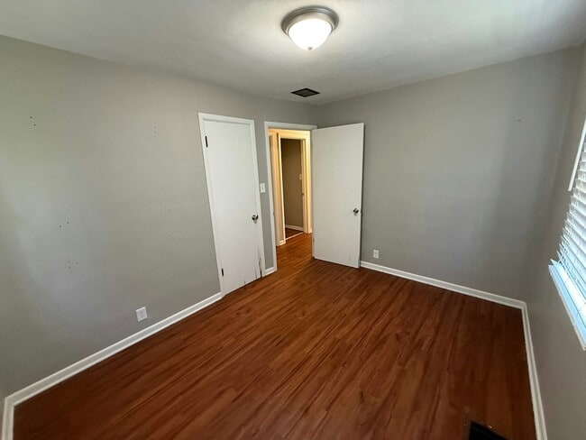 Building Photo - 1562 Reeves Rd