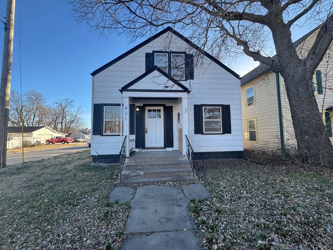 Primary Photo - Charming 3 bedroom 2 bath home!