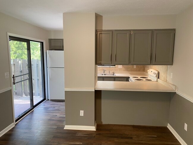 Dining Room look to Kitchen - 8555 Island Pines Dr