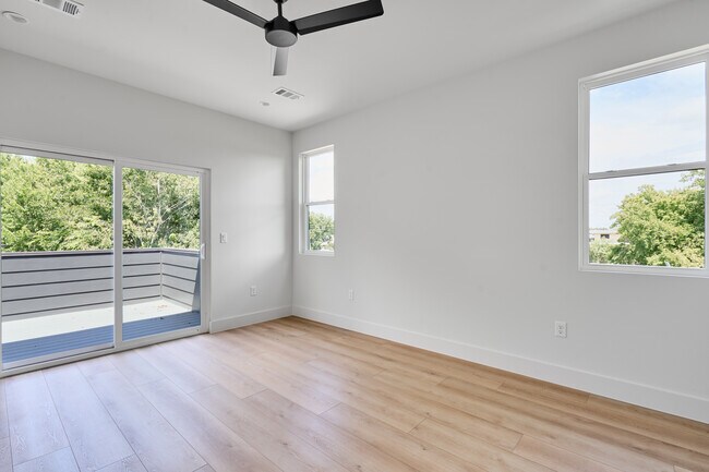 Building Photo - 412 Hackberry Ln