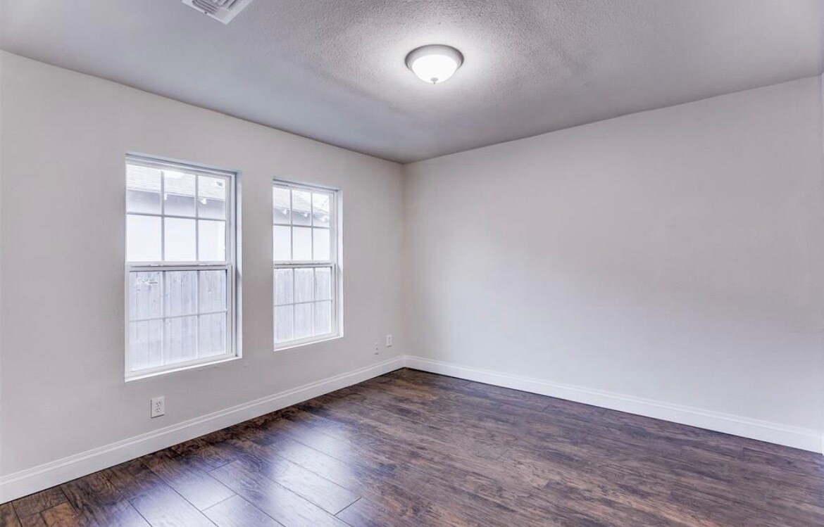 Building Photo - 2832 Avenue I