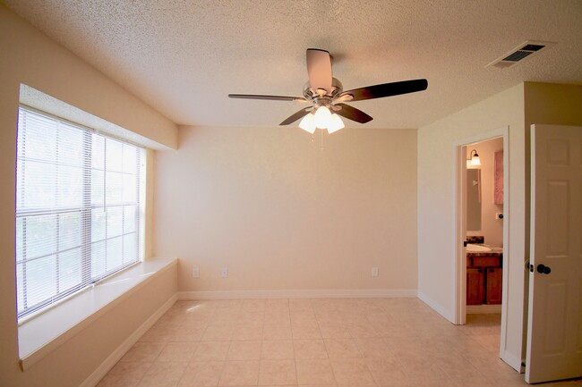 Building Photo - 2 Weeks FREE RENT!!! Charming 3 Bedroom, 2...