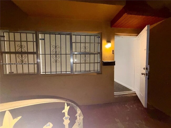 Building Photo - 4045 NW 19th St