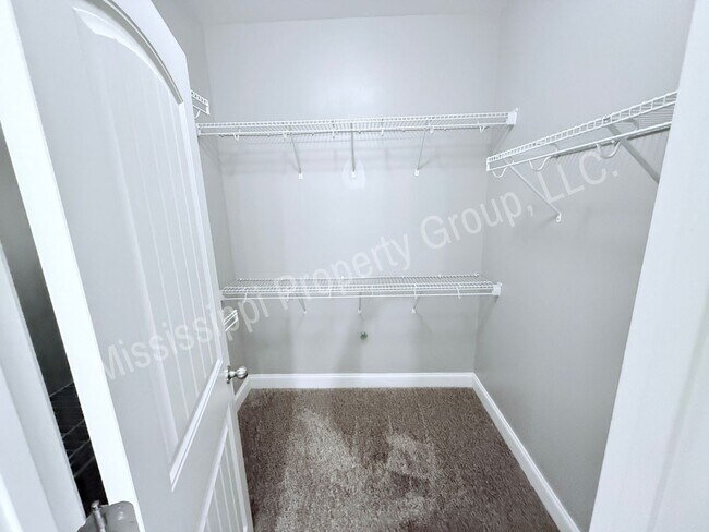 Building Photo - 4BR/4.5BA For Rent