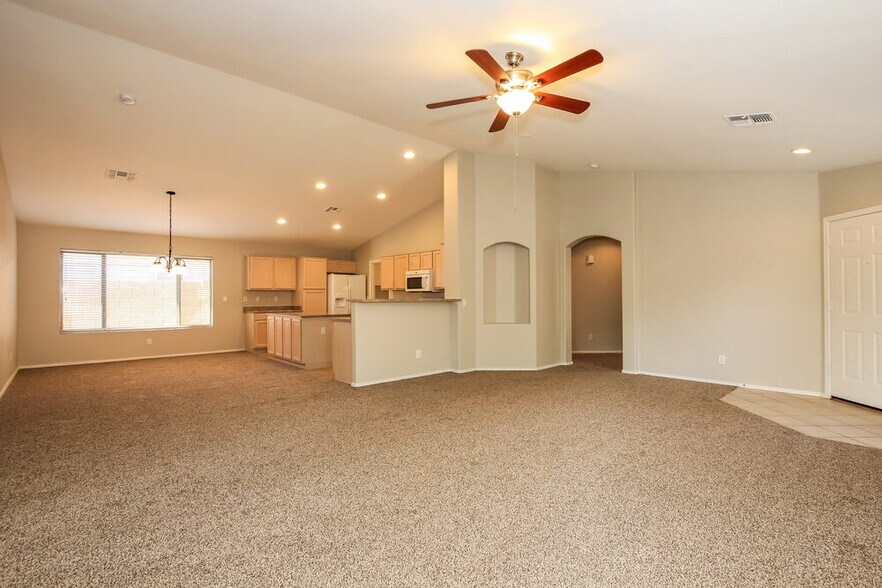 Building Photo - 15667 W Saguaro Ln