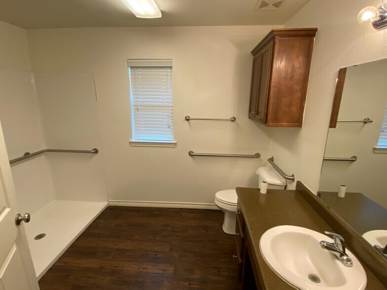 Building Photo - 4287 Castlegate Dr