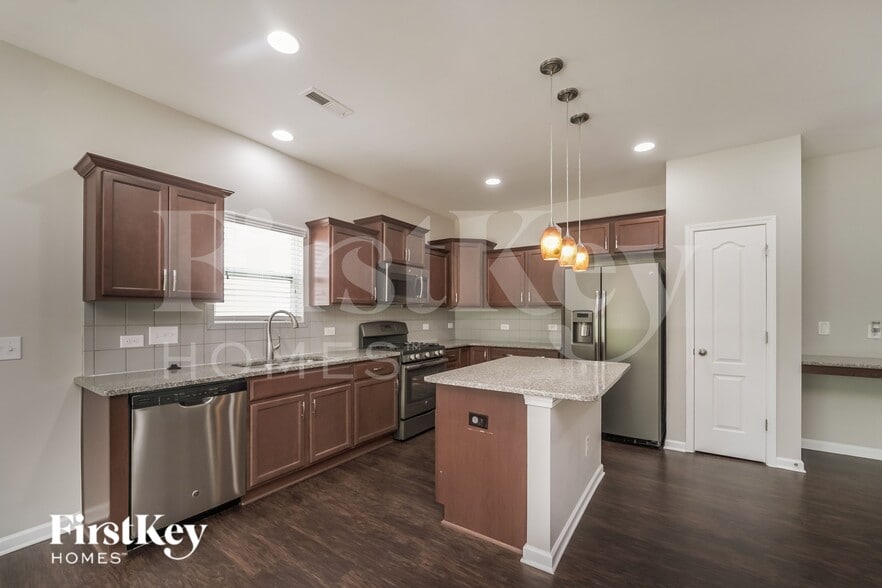 Building Photo - 12810 Swann Branch Dr