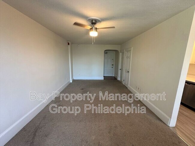 Building Photo - 2809 W Queen Ln