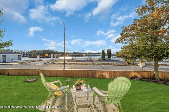 Building Photo - 1708 Lake Dr