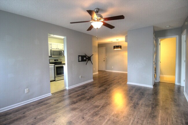 Building Photo - Nice 1 bedroom 2nd floor condo in SW Durham!