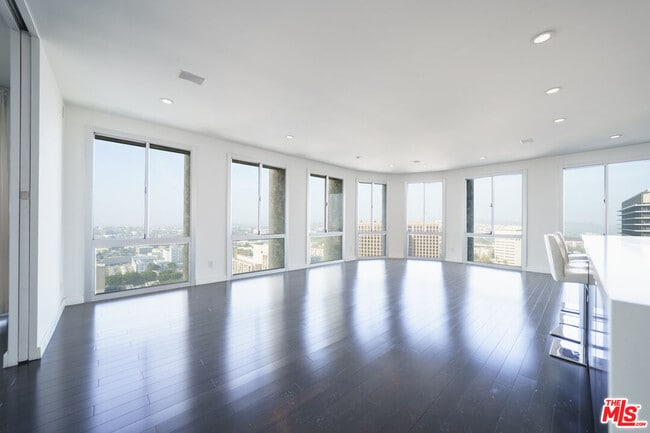 Building Photo - 800 W 1st St