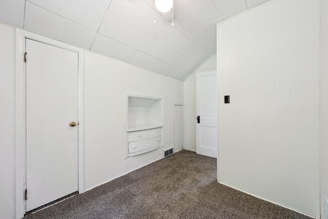 Building Photo - $300 OFF 1ST MONTH OF RENT! Beautiful 3 be...