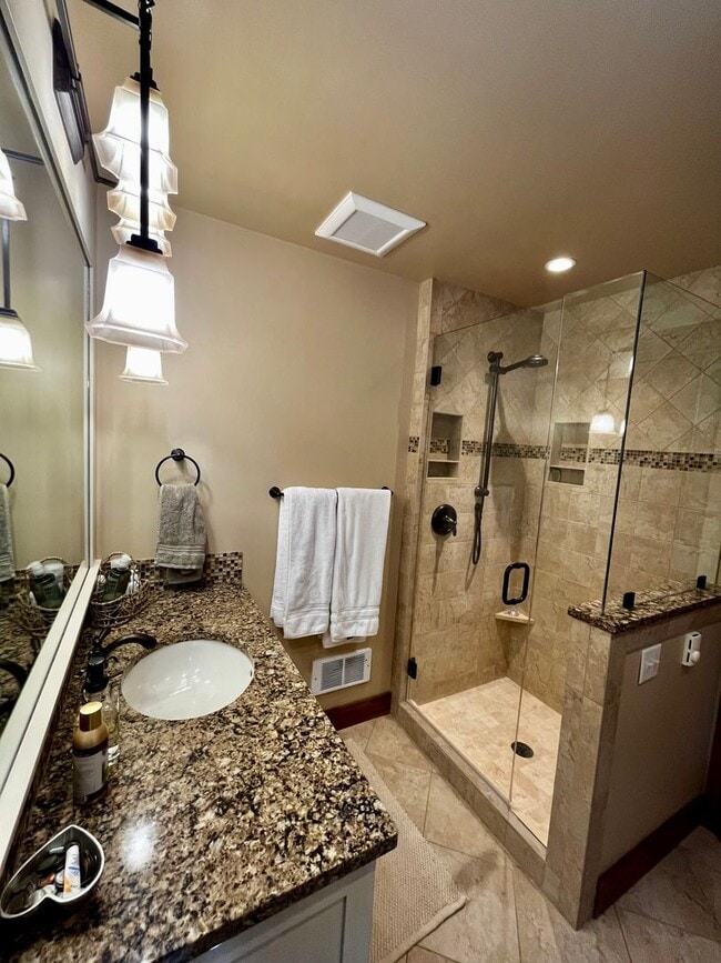 Building Photo - Executive Rental on Riverside Country Club...