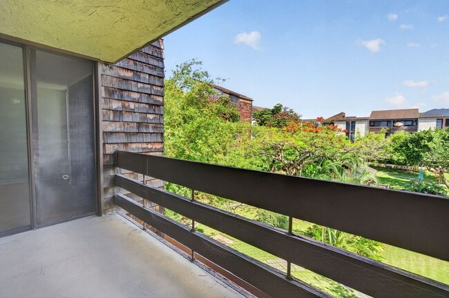 Building Photo - Spacious 2BD/2BA Condo with 2 Covered Parking Stalls in Kailua