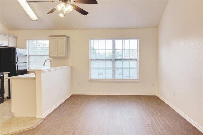 Building Photo - 767 W Sandy Beach Ln