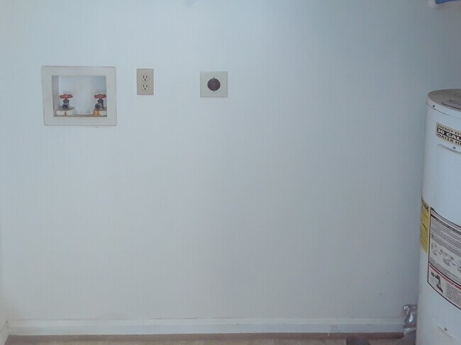 Building Photo - 496 Lancaster Creek Rd