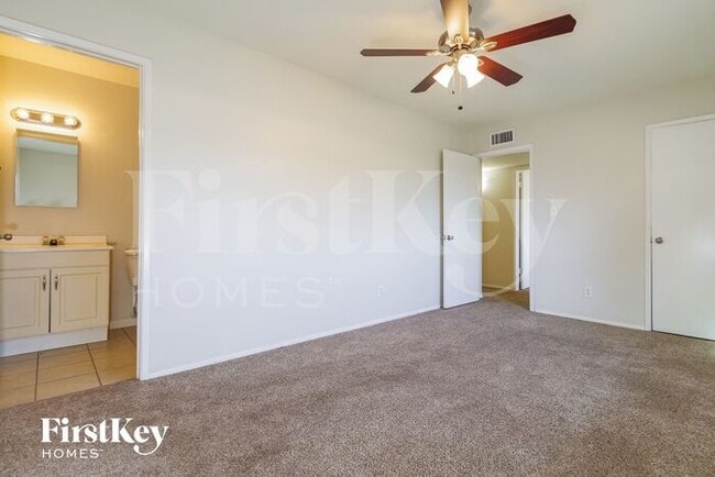 Building Photo - 11637 N 58th Dr
