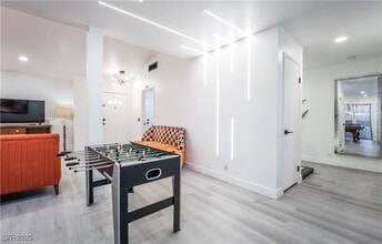 Building Photo - 2364 Belvedere Dr