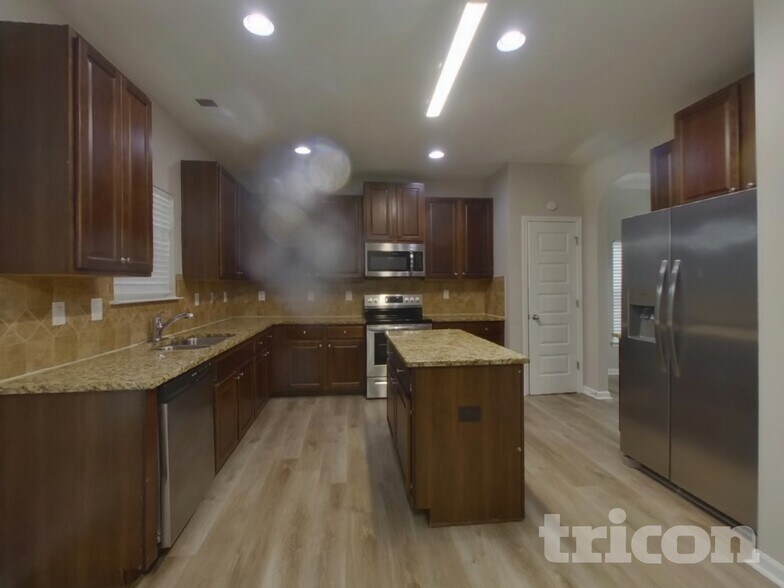 Building Photo - 4270 Sir Dixon Dr