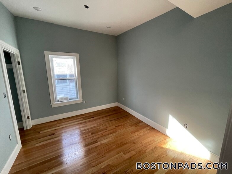 Building Photo - 15 Harold St