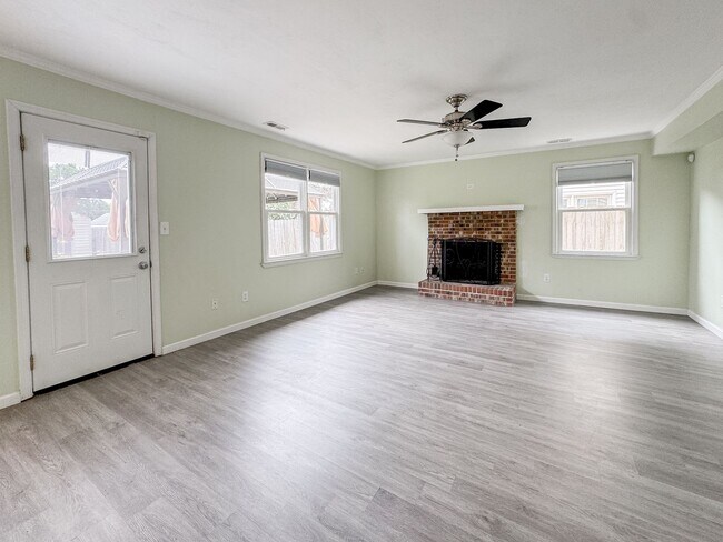 Building Photo - 3901 Quartz Ln