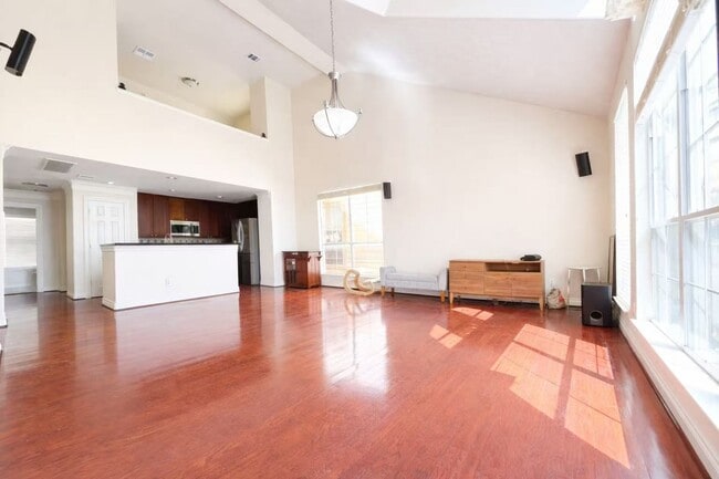 Building Photo - 3411 Clearview Cir