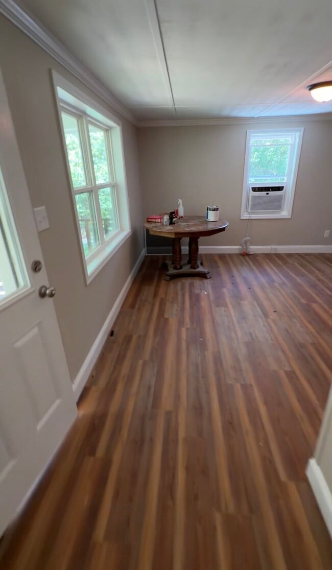 Building Photo - Adamsburg Home