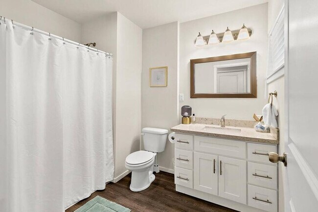 Building Photo - 704 E Wright Ave