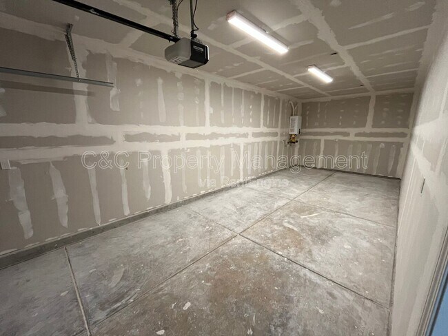 Building Photo - 5078 Palisade Ave