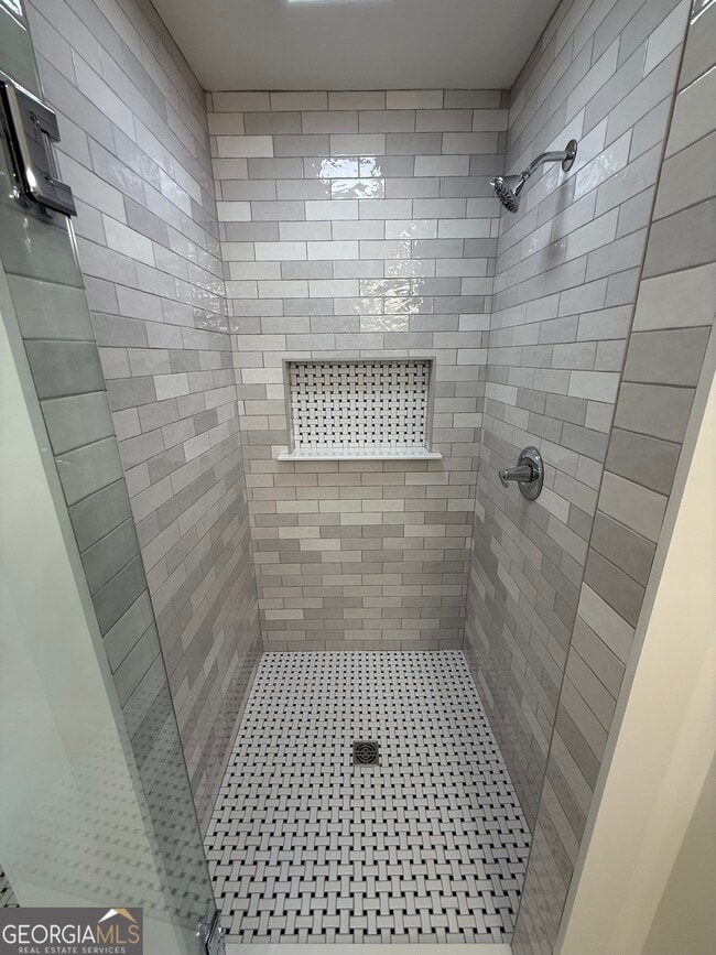 Building Photo - 185 Landor Dr