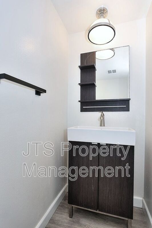 Building Photo - 9 Derow Ct