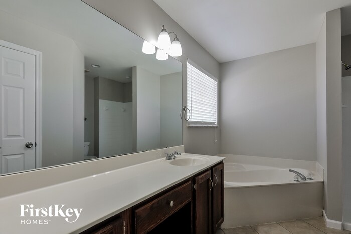 Building Photo - 901 Lands End Cir