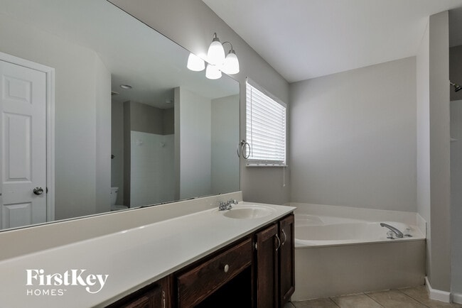 Building Photo - 901 Lands End Cir