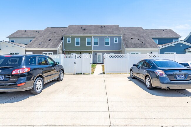 Building Photo - 2029 Serenity St