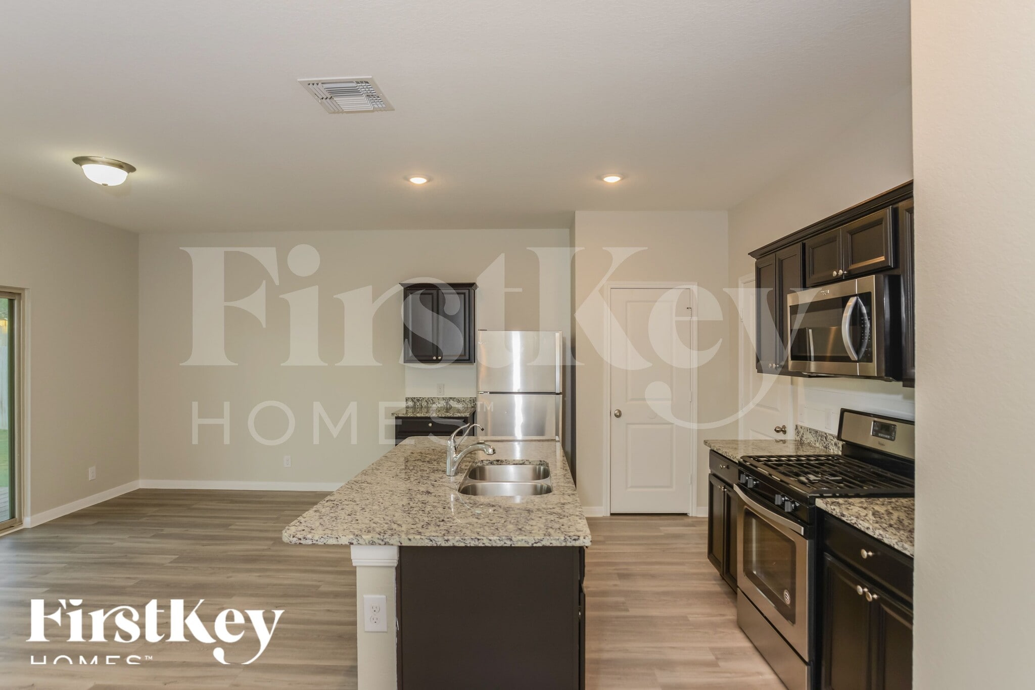 Building Photo - 13403 Summer Light