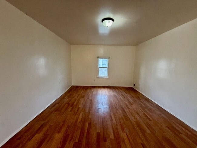 Building Photo - SECTION 8 ONLY For Lease 3 bed 1 bath