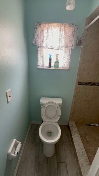 Building Photo - 1049 SW Aswan Ave