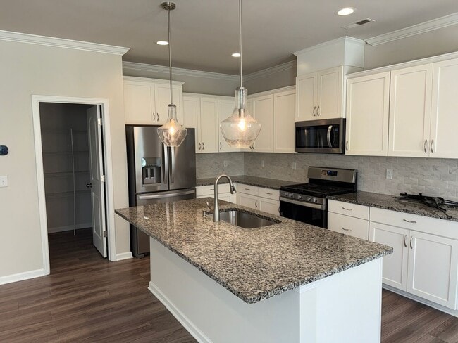 Building Photo - 17401 Carolina Hickory Dr
