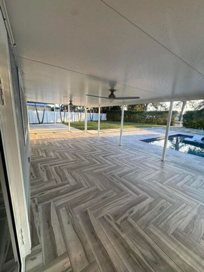 Building Photo - 2591 Rosehaven Rd